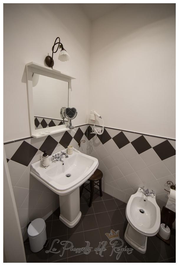 B&B La Piazzetta Delle Regine โรม ภายนอก รูปภาพ