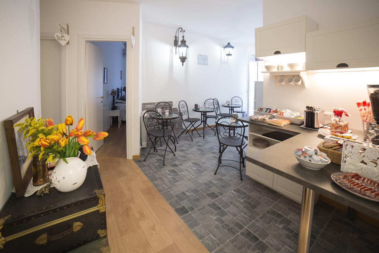 B&B La Piazzetta Delle Regine โรม ภายนอก รูปภาพ