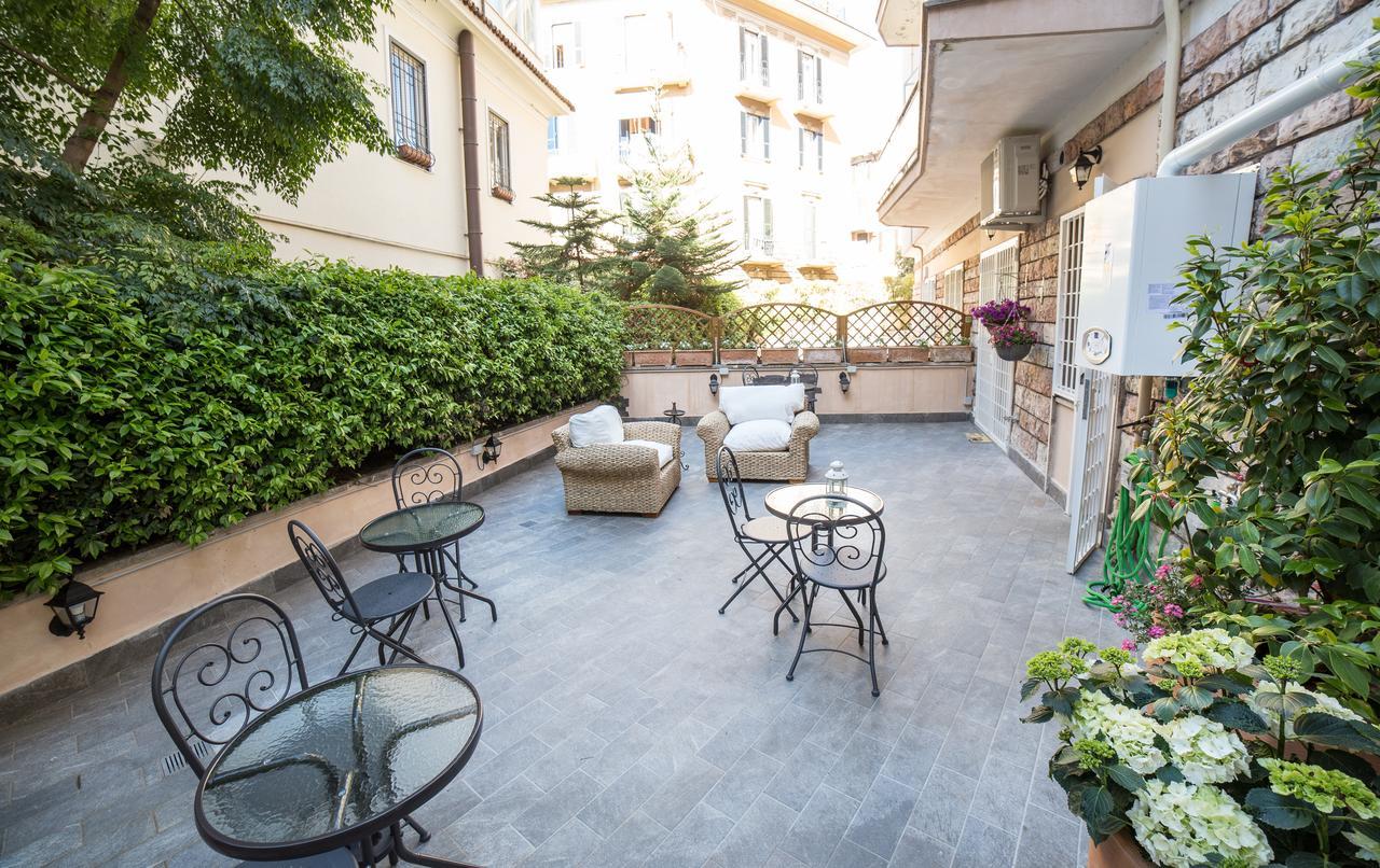 B&B La Piazzetta Delle Regine โรม ภายนอก รูปภาพ