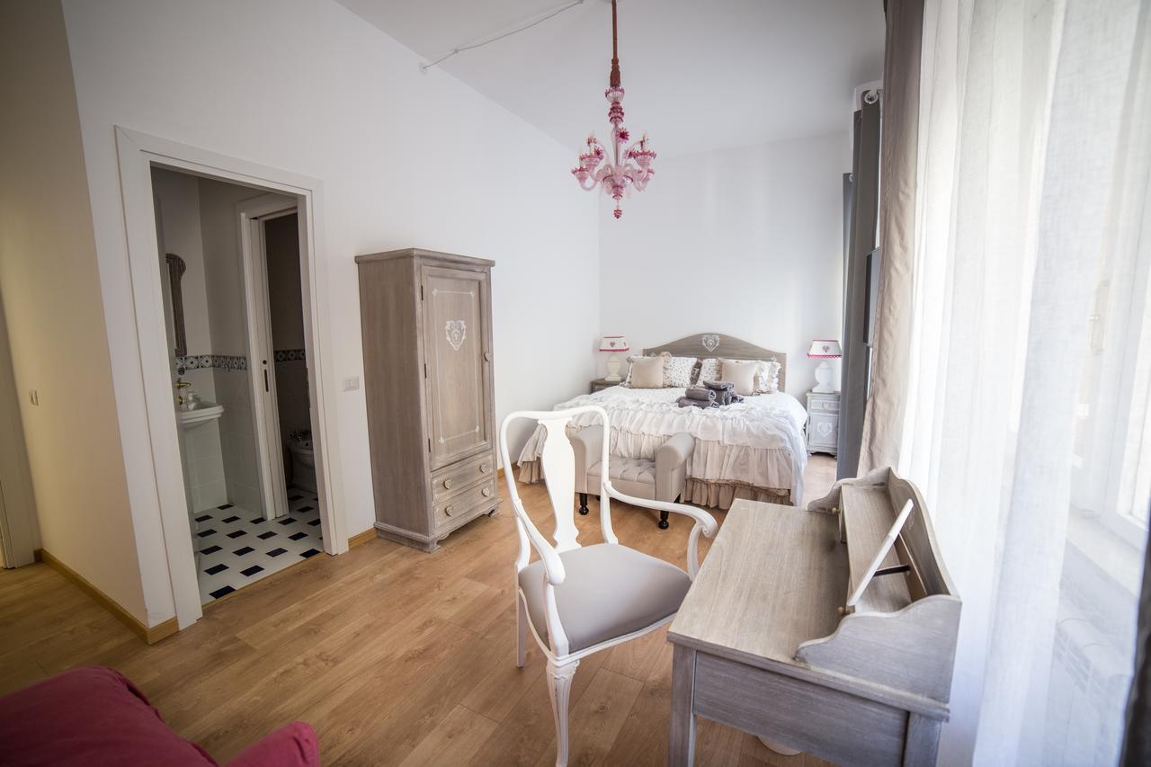 B&B La Piazzetta Delle Regine โรม ภายนอก รูปภาพ
