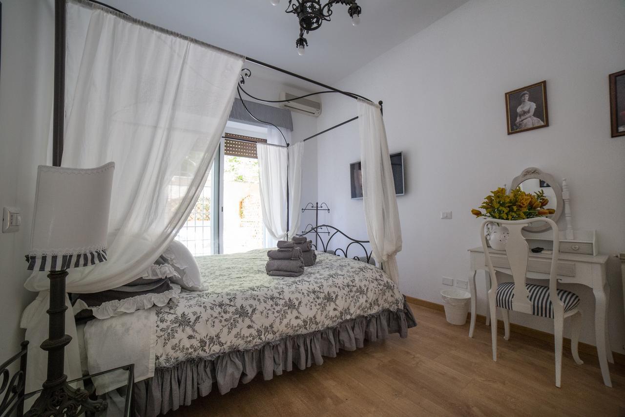 B&B La Piazzetta Delle Regine โรม ภายนอก รูปภาพ